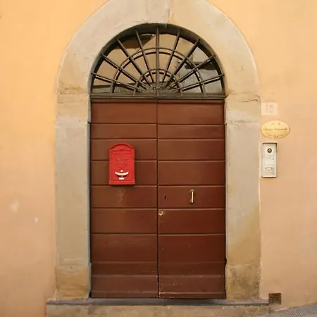 Porta Crucifera Apartment *