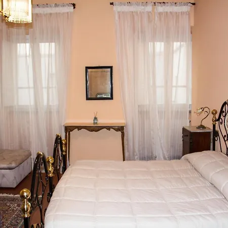 Porta Crucifera Apartman *