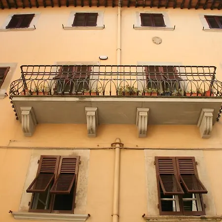 Porta Crucifera Apartman *